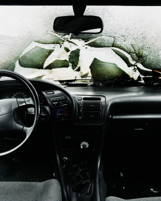 Illustration for article titled These Pictures of a Car After a Car Crash Are Horrifying
